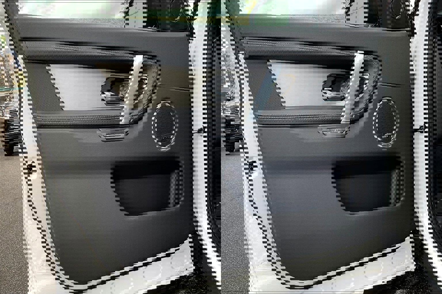 New 2026 Land Rover Discovery Sport Landmark image 12