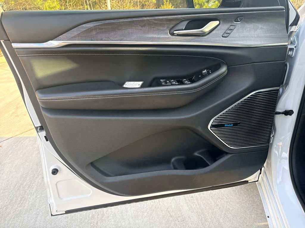 Used 2021 Jeep Grand Cherokee L Overland w/ Luxury Tech Group IV image 14