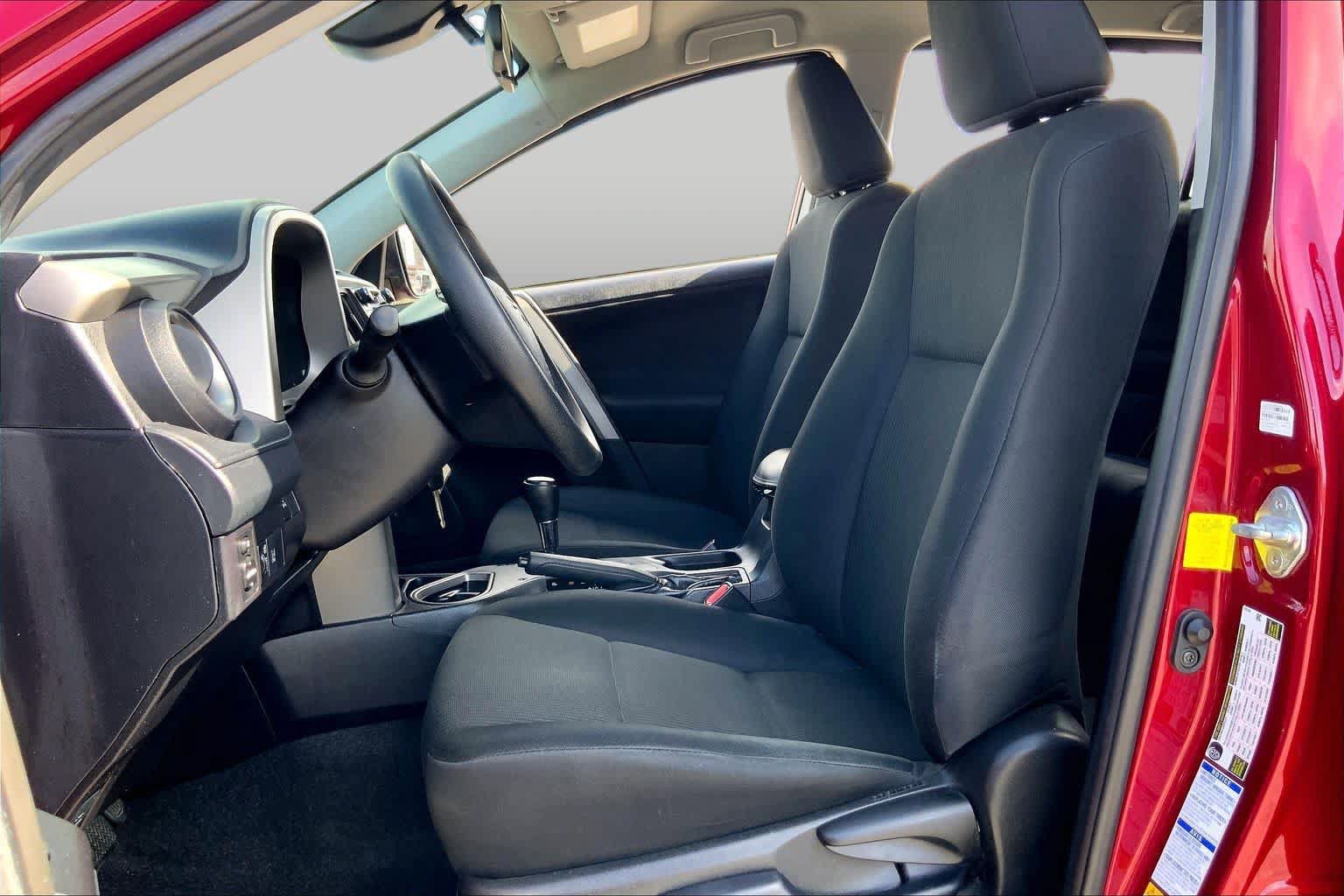 Used 2018 Toyota RAV4 LE w/ All Weather Liner Package AWD/4WD image 8