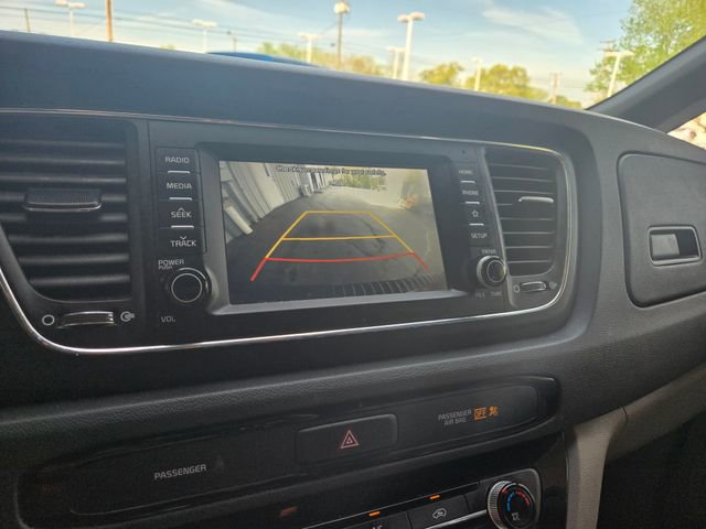 Used 2021 Kia Sedona LX image 12