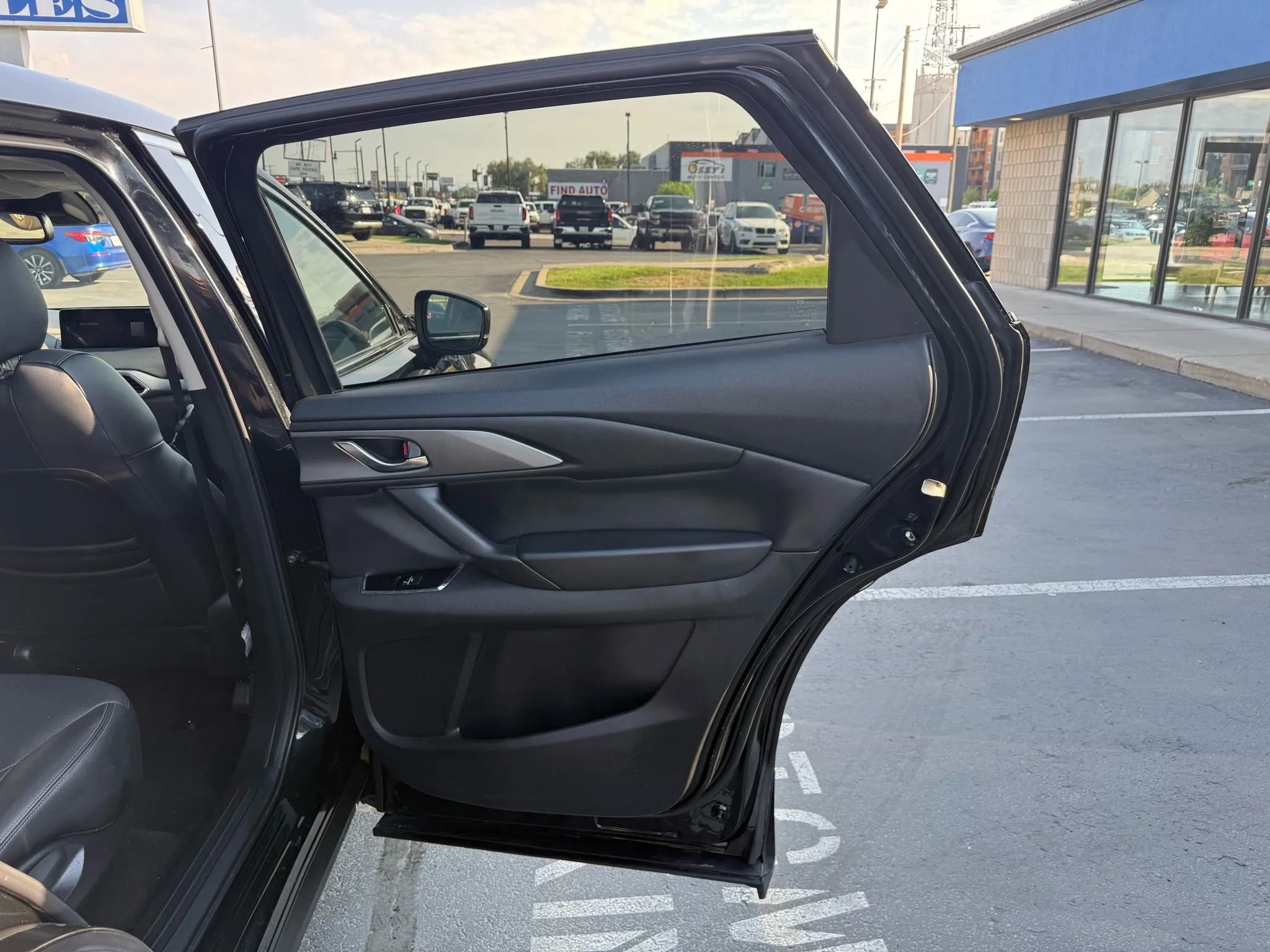Used 2023 MAZDA CX-9 Touring image 32