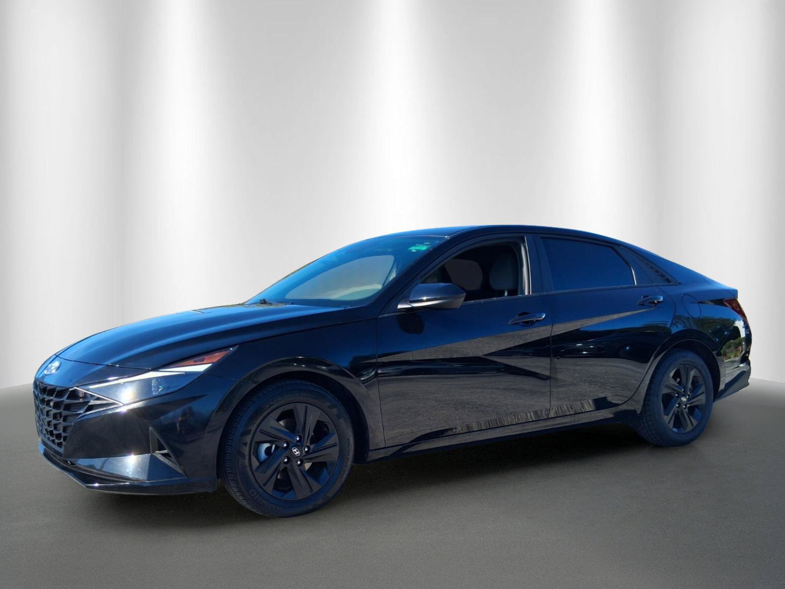 Used 2023 Hyundai Elantra SEL w/ Cargo Package FWD image 3