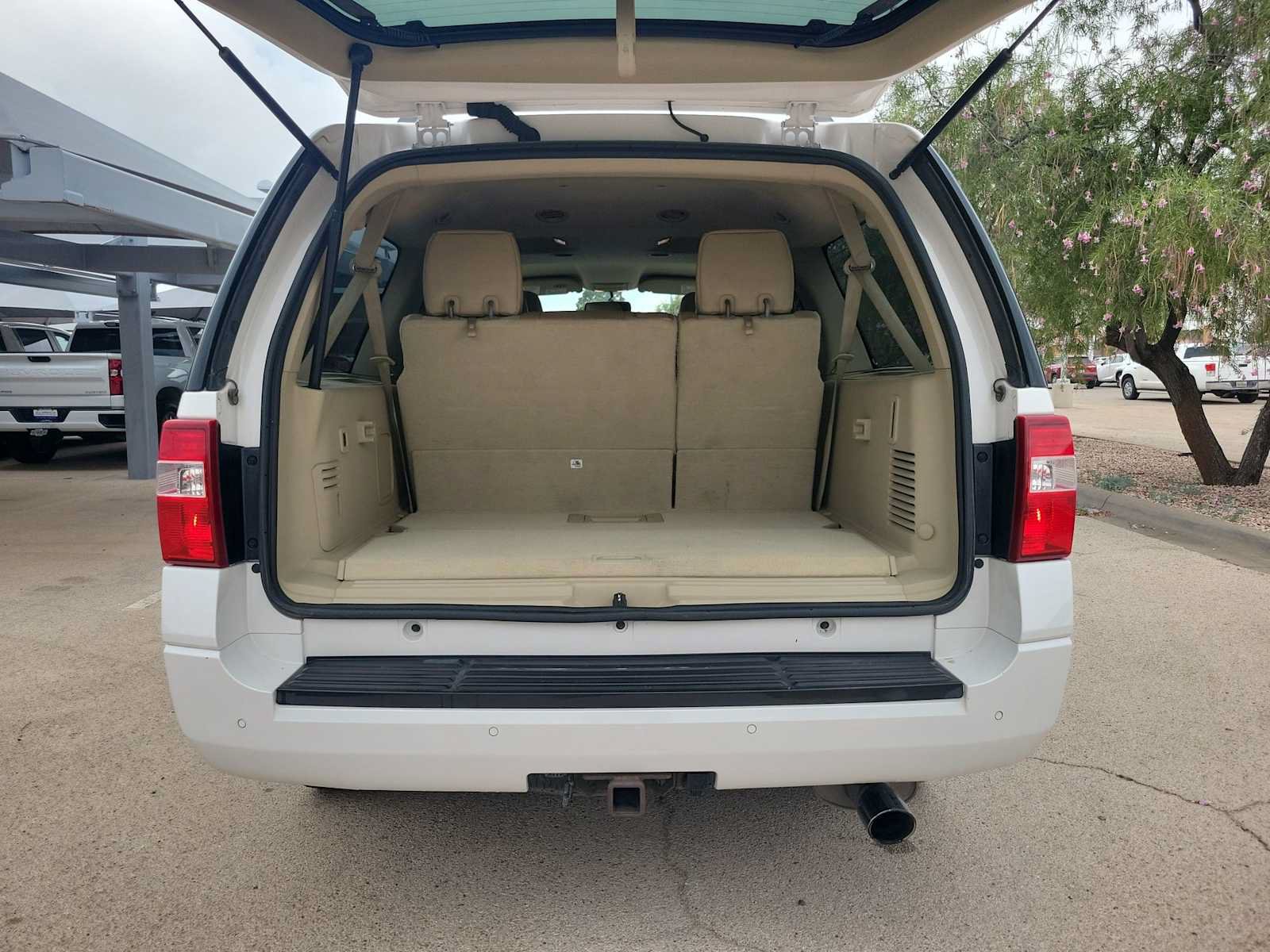 Used 2017 Ford Expedition EL XLT w/ Equipment Group 202A RWD image 23