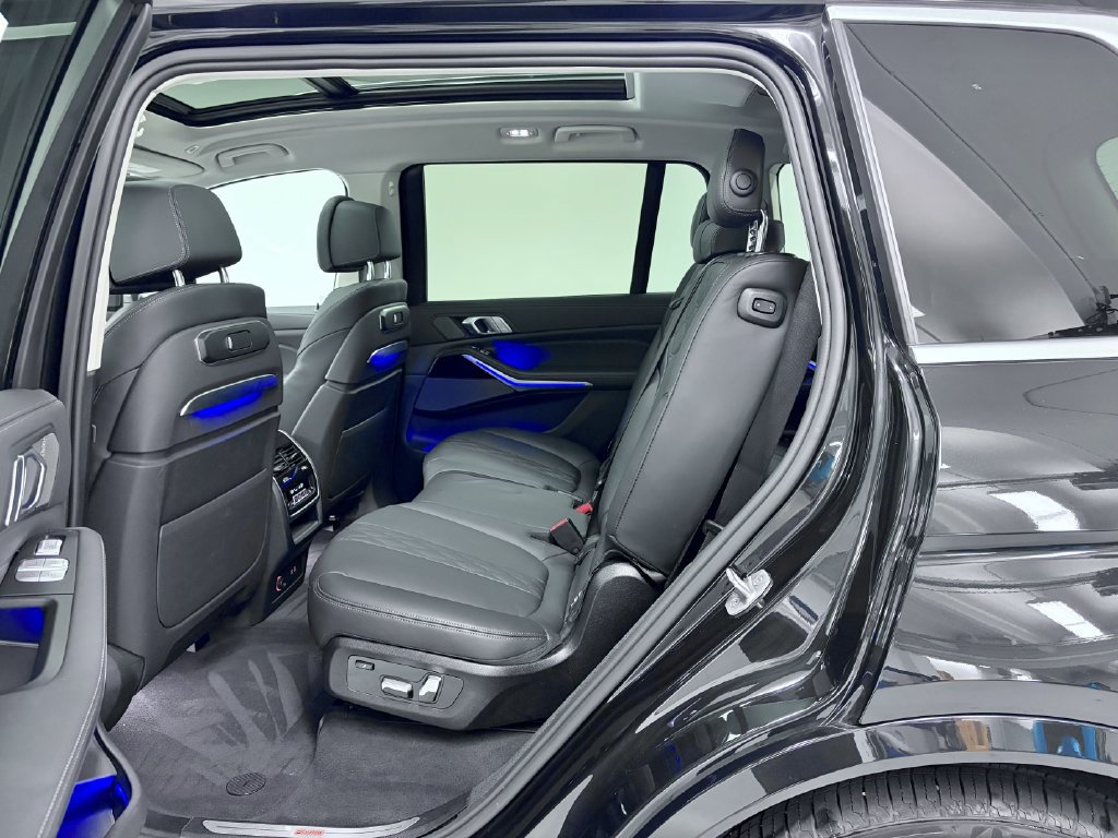 Used 2023 BMW X7 xDrive40i w/ Premium Package AWD/4WD image 16