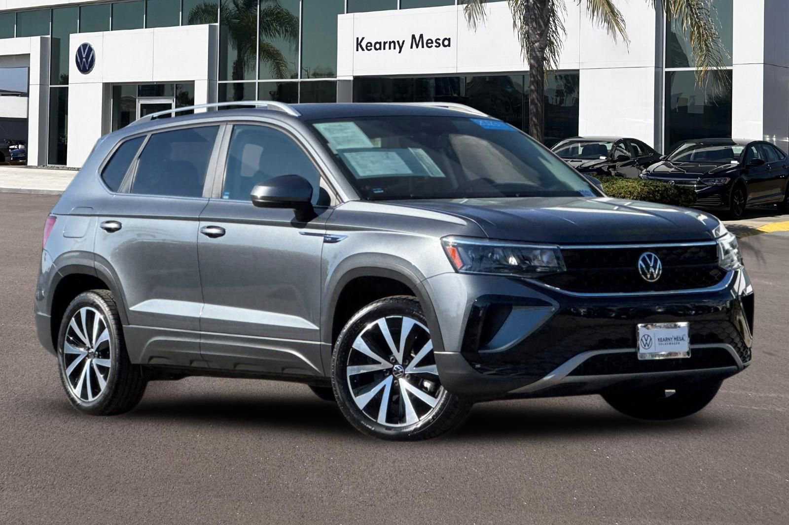 Used 2023 Volkswagen Taos SE image 2