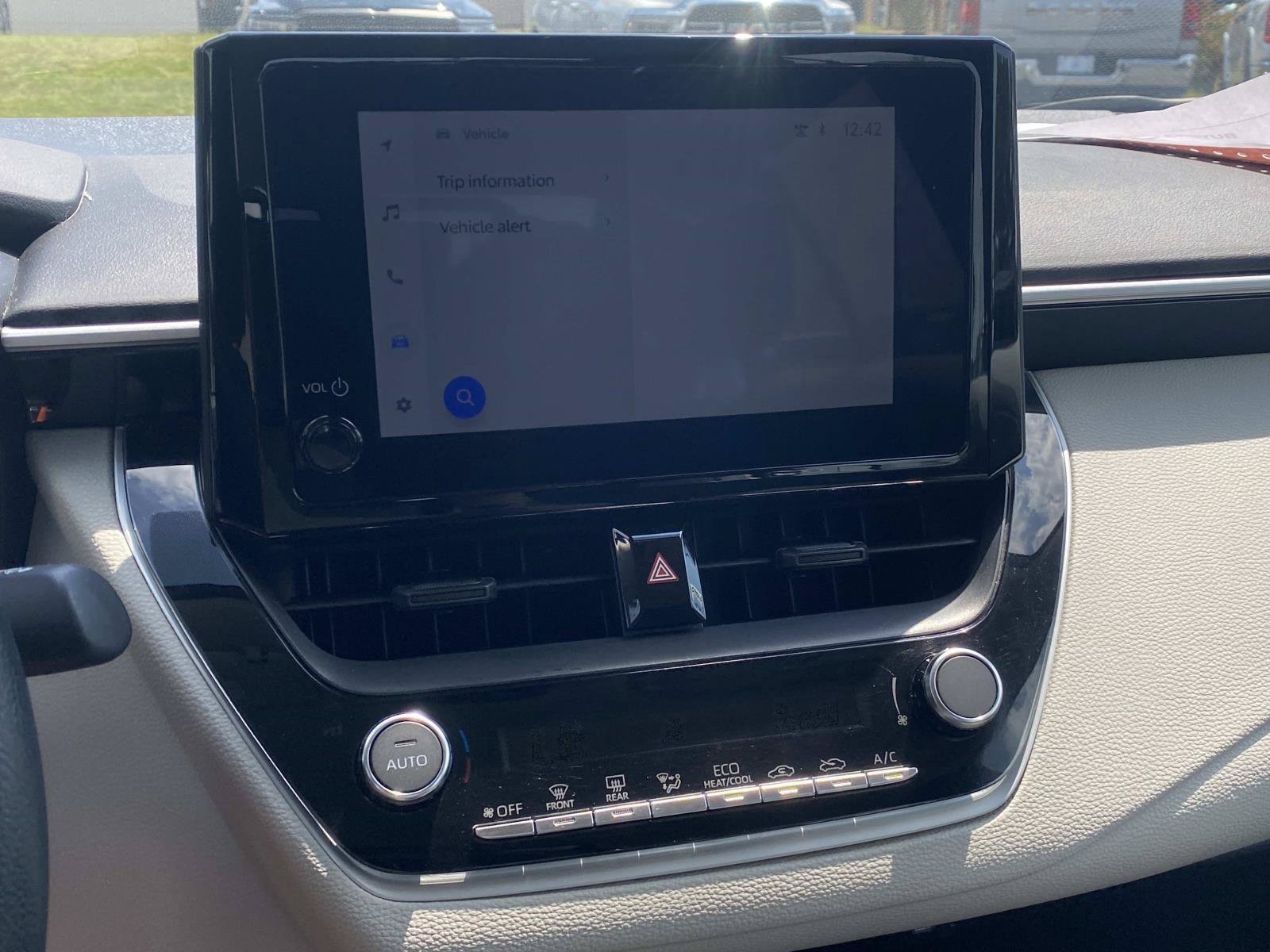 Used 2025 Toyota Corolla LE FWD image 28