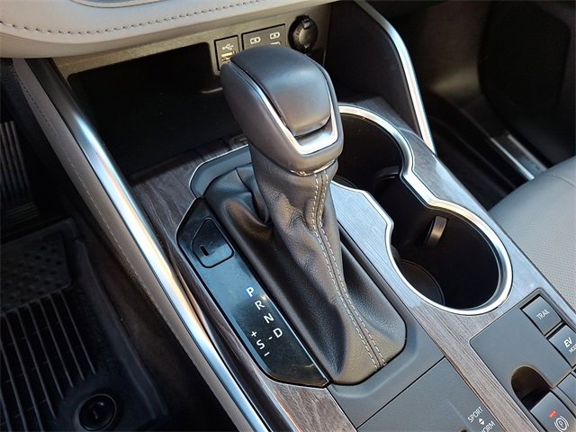 Used 2024 Toyota Highlander Limited image 16