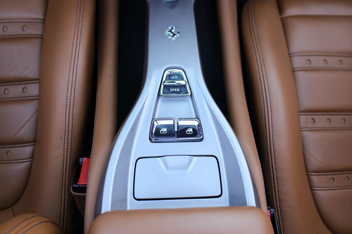 Used 2012 Ferrari California RWD image 33