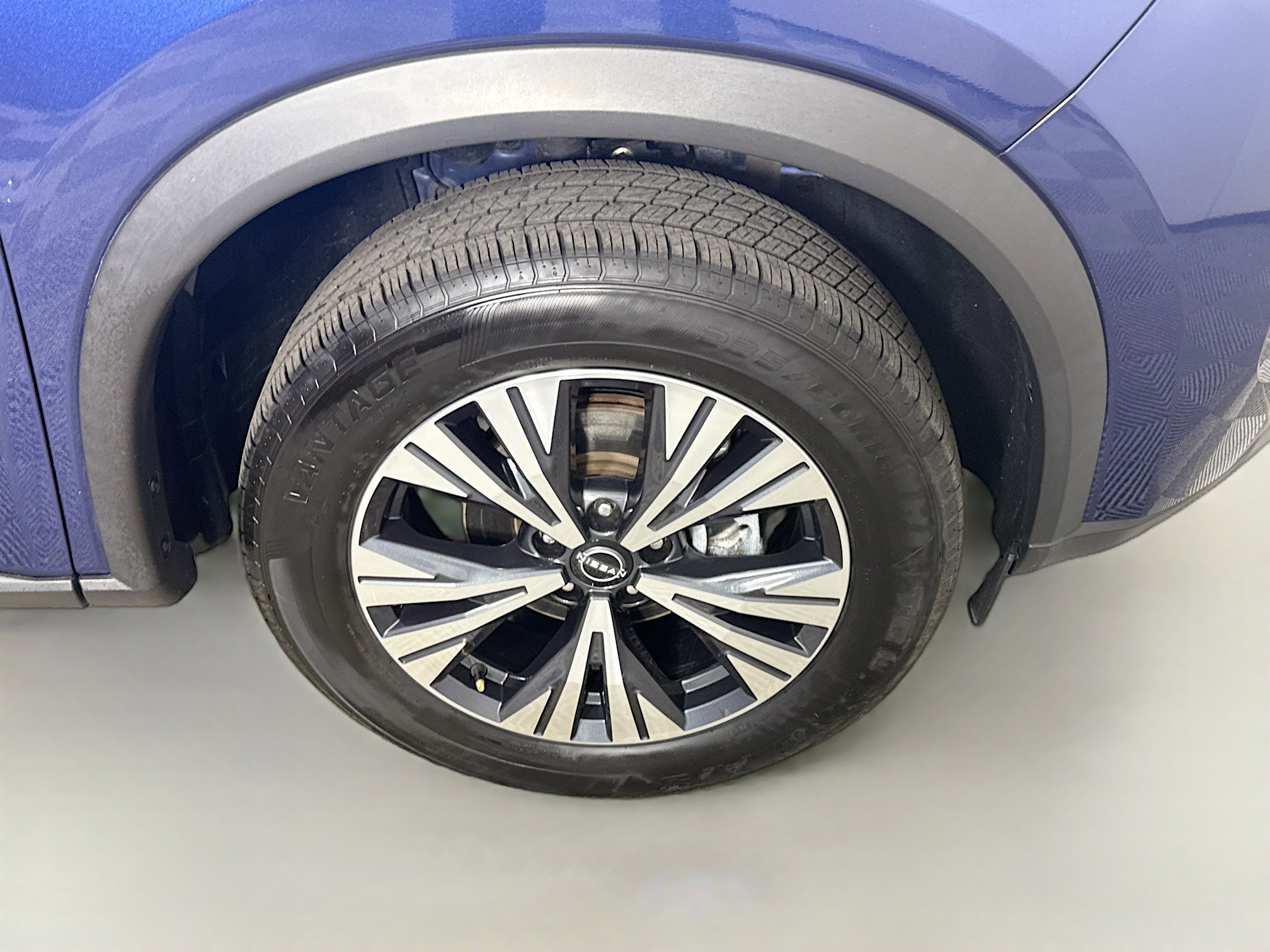 Used 2023 Nissan Rogue SV image 32