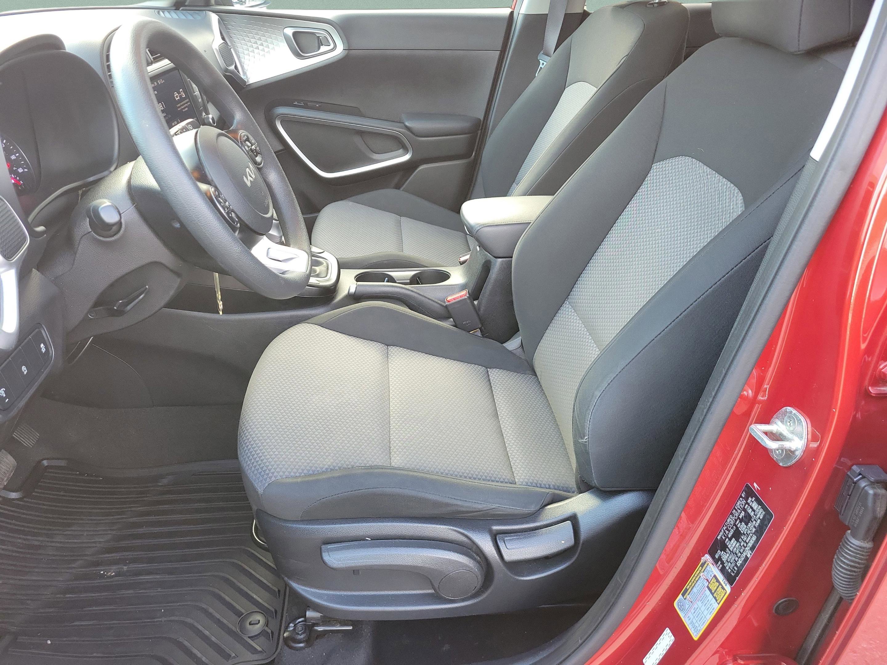 Used 2022 Kia Soul LX image 15