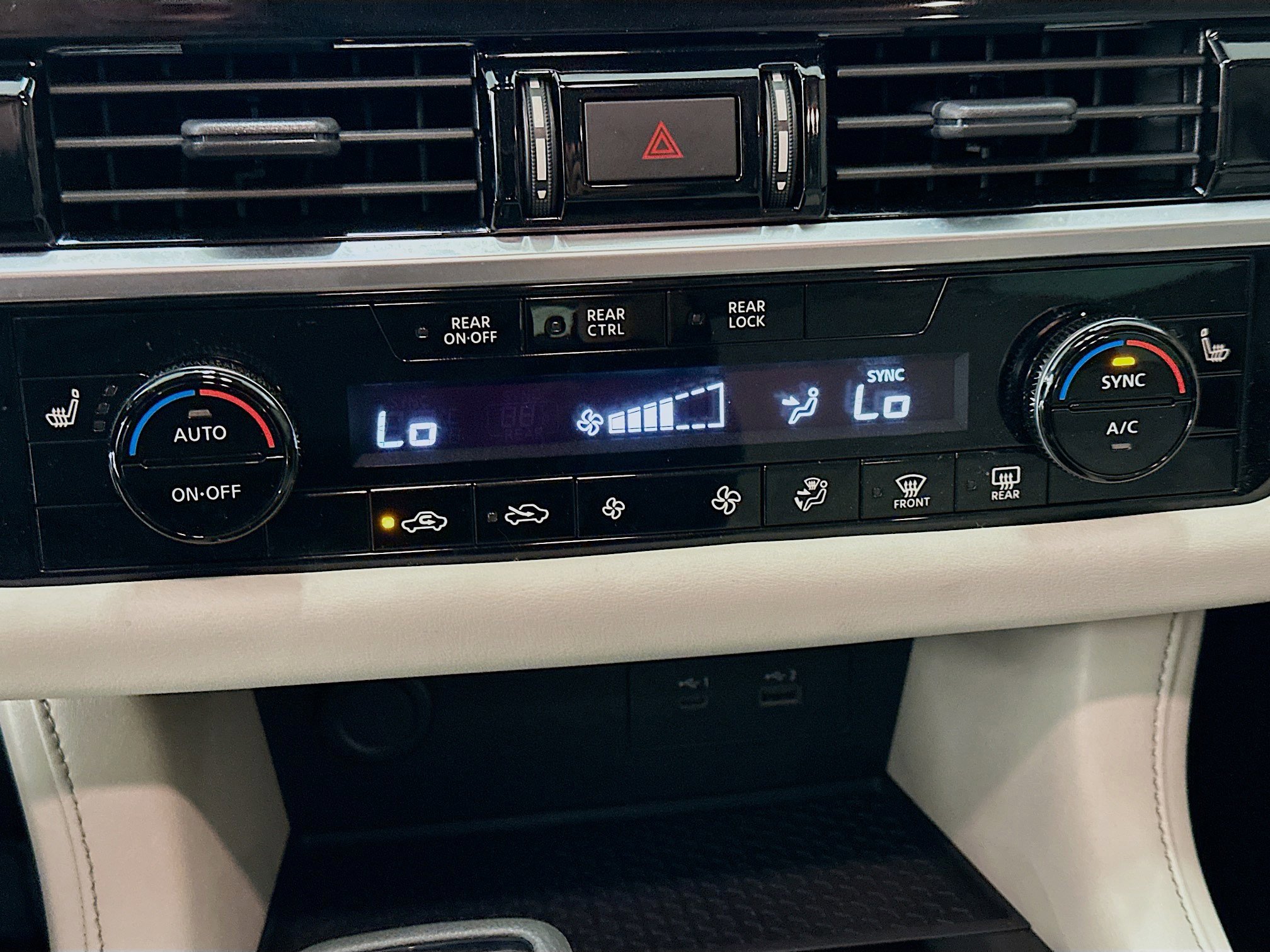 Used 2023 Nissan Pathfinder SV image 24