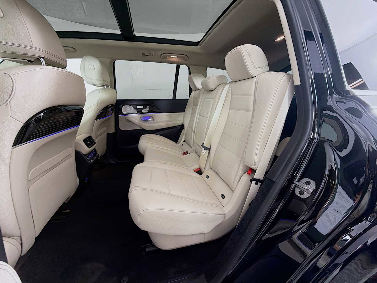 Used 2024 Mercedes-Benz GLS 580 4MATIC image 23