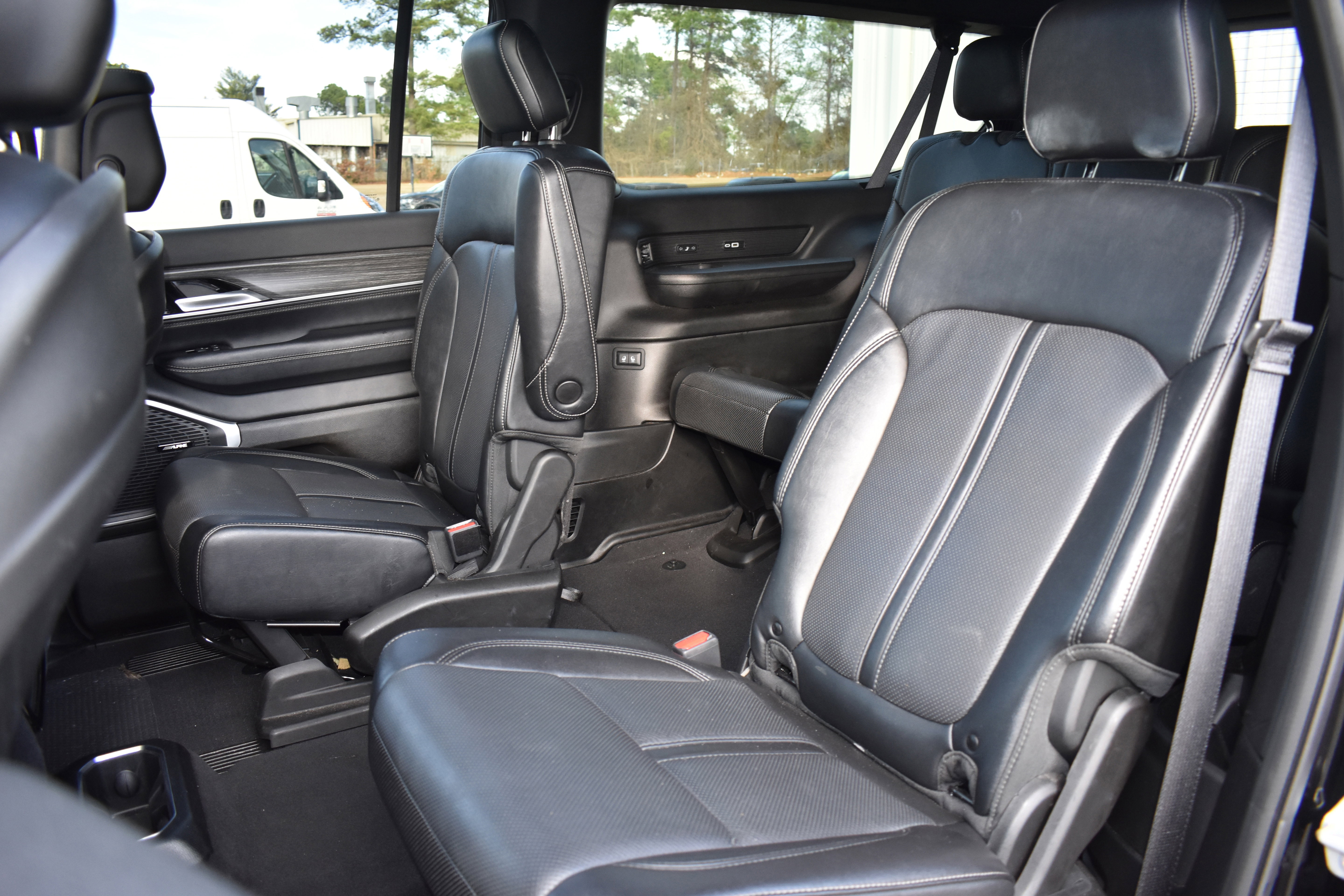 Used 2024 Jeep Wagoneer L Series II w/ Premium Group I image 29