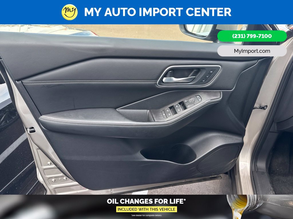Used 2025 Nissan Rogue Platinum w/ Platinum Premium Package FWD image 10