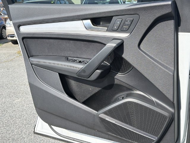 Used 2024 Audi Q5 e Premium Plus w/ Premium Plus Package AWD/4WD image 31
