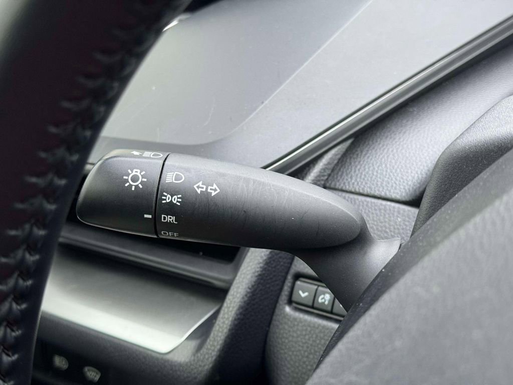 Used 2024 Toyota Prius LE FWD image 19