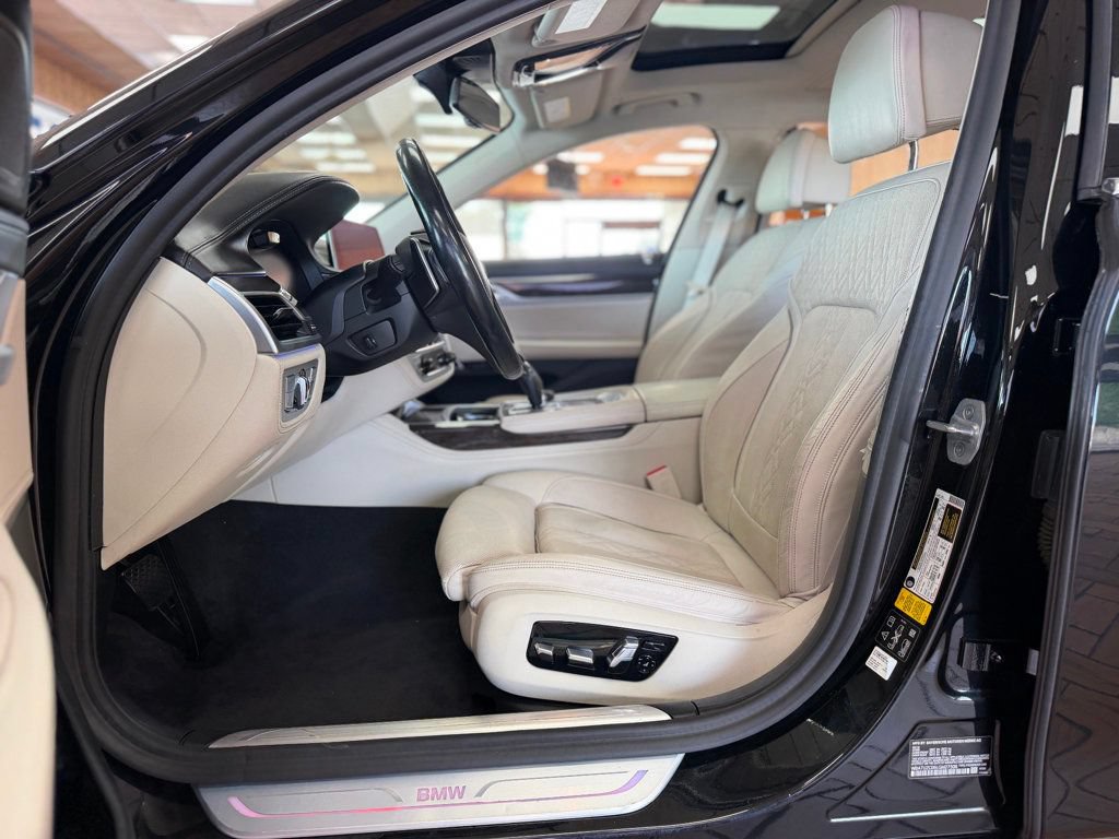 Used 2020 BMW 750i xDrive w/ Executive Package AWD/4WD image 15
