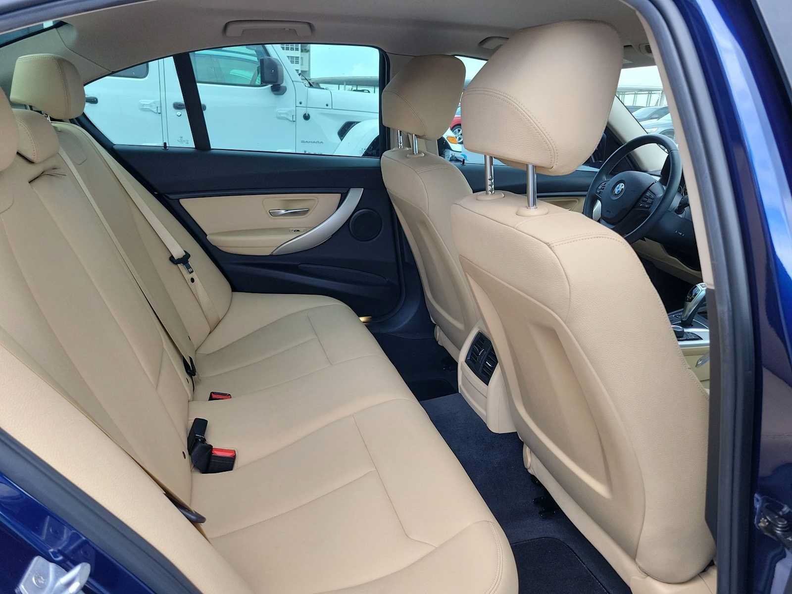 Used 2018 BMW 320i Sedan RWD image 18