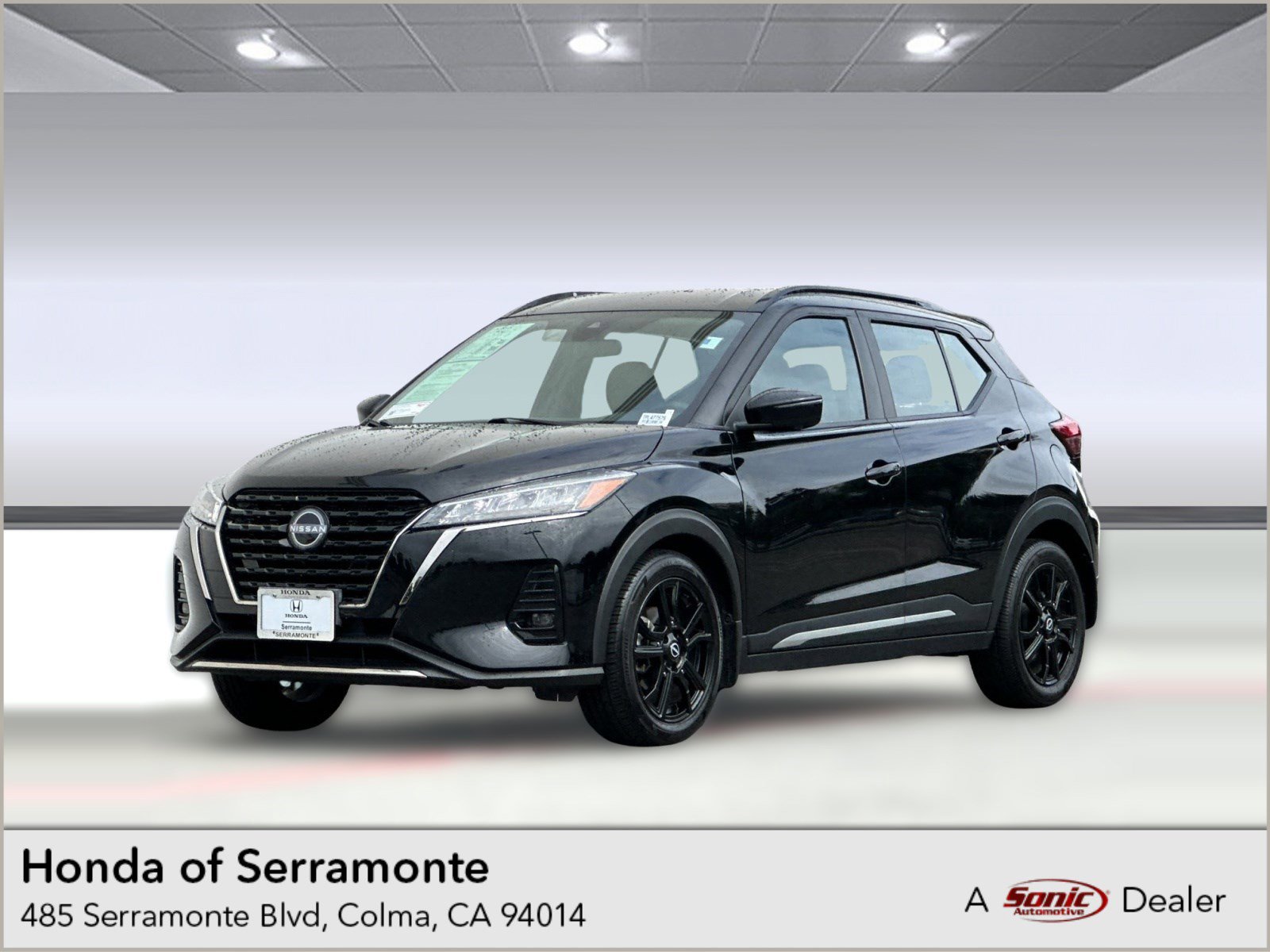 Used 2023 Nissan Kicks SR image 1