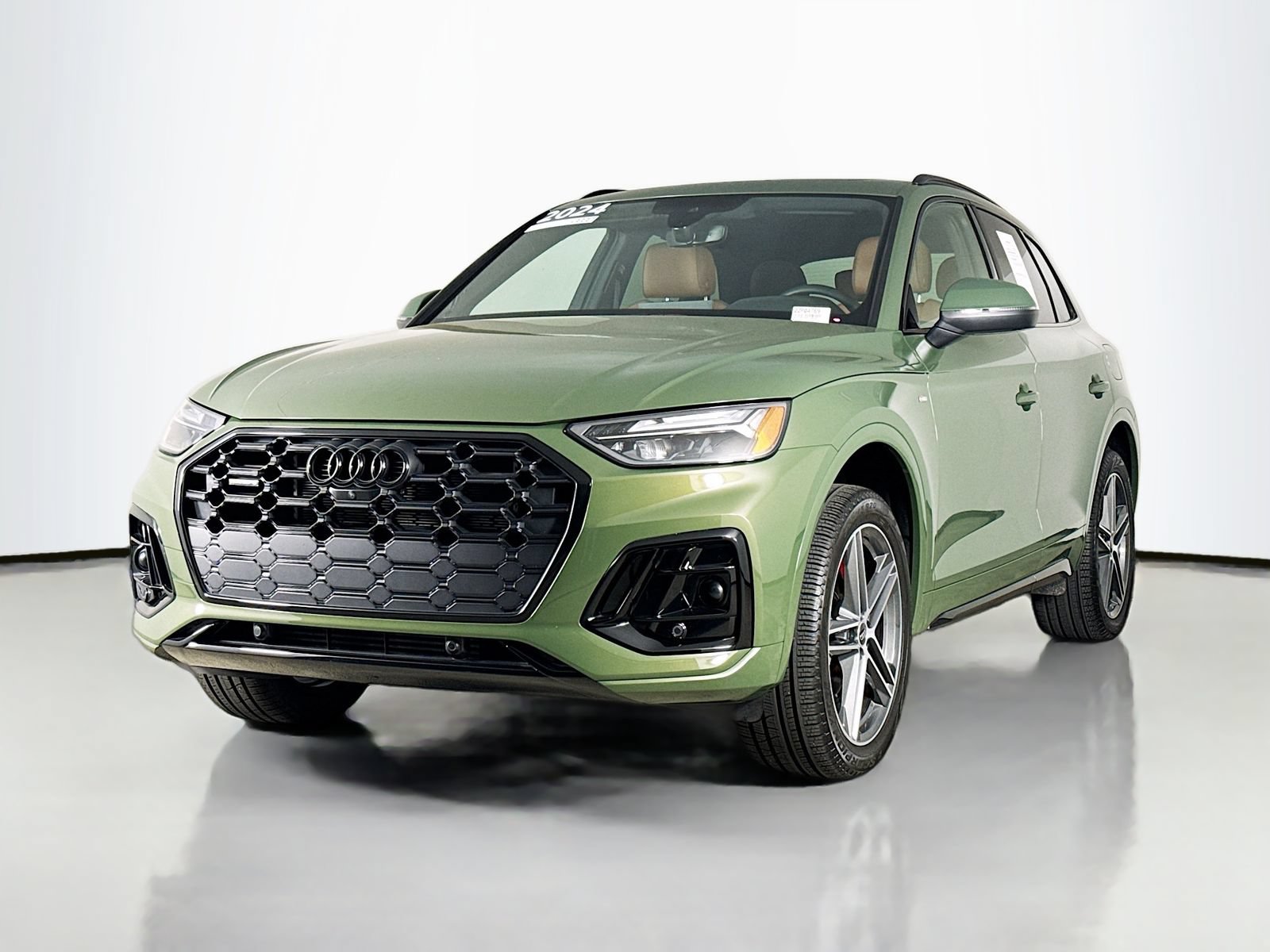 Certified 2024 Audi Q5 e Premium Plus w/ Premium Plus Package AWD/4WD image 3