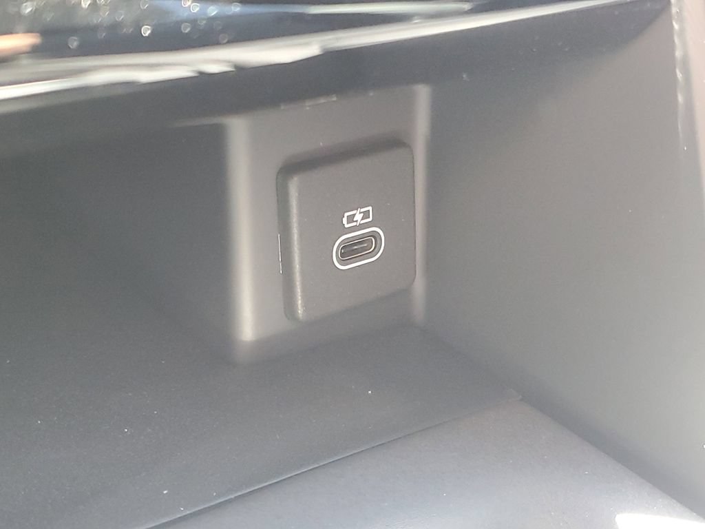 Used 2025 Land Rover Discovery Dynamic SE AWD/4WD image 24