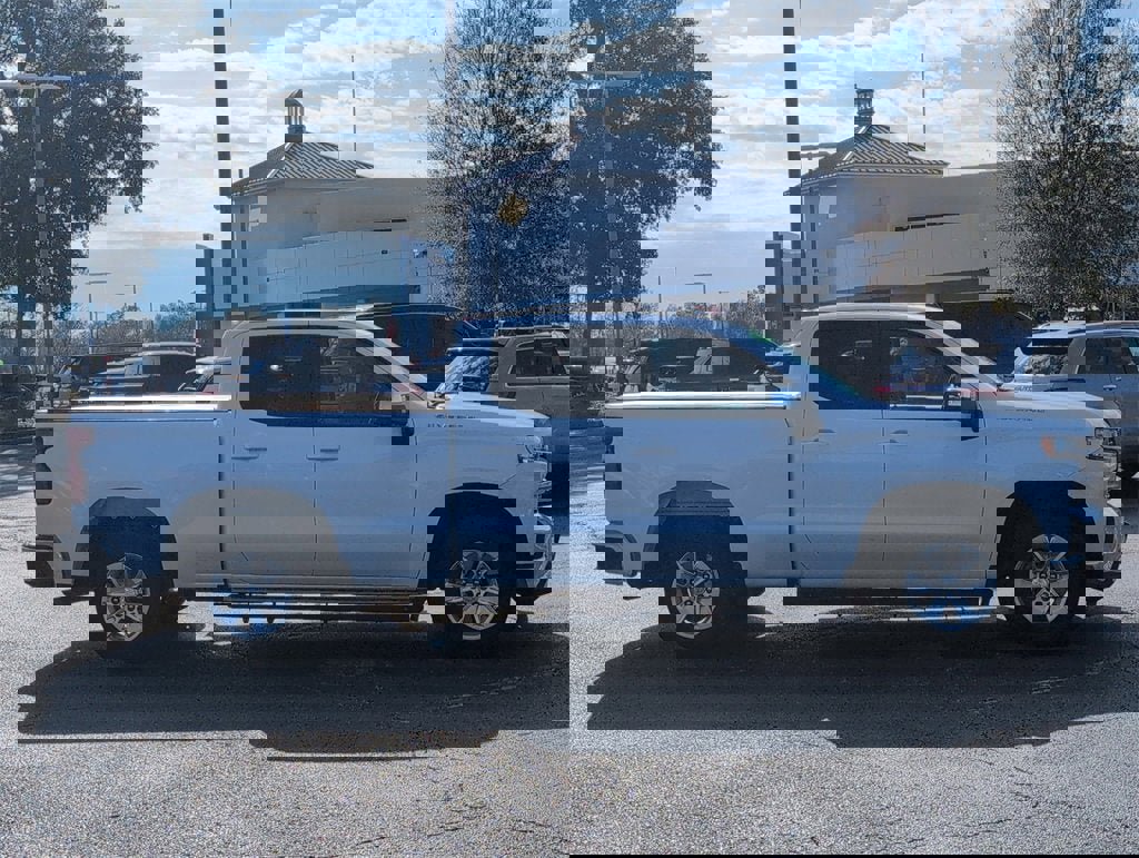 Used 2020 Chevrolet Silverado 1500 LT w/ Convenience Package image 2