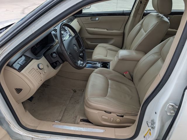 Used 2008 Cadillac DTS w/ Sun And Sound Package FWD image 2
