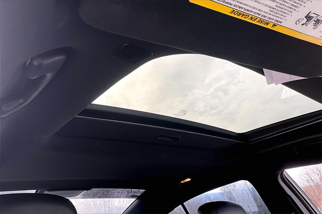 Used 2020 Dodge Charger SXT w/ Leather Interior Group image 17