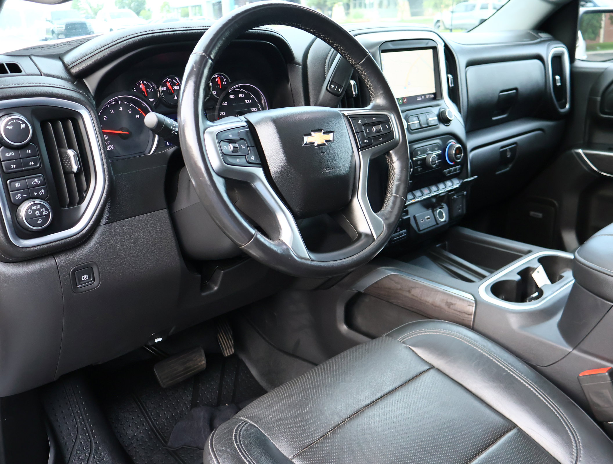 Used 2019 Chevrolet Silverado 1500 LTZ AWD/4WD image 2