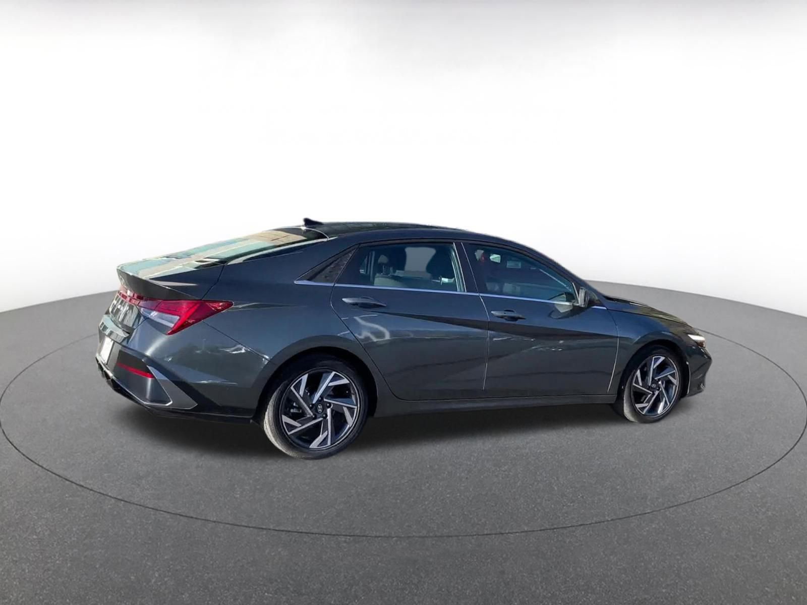 Used 2025 Hyundai Elantra SEL image 15