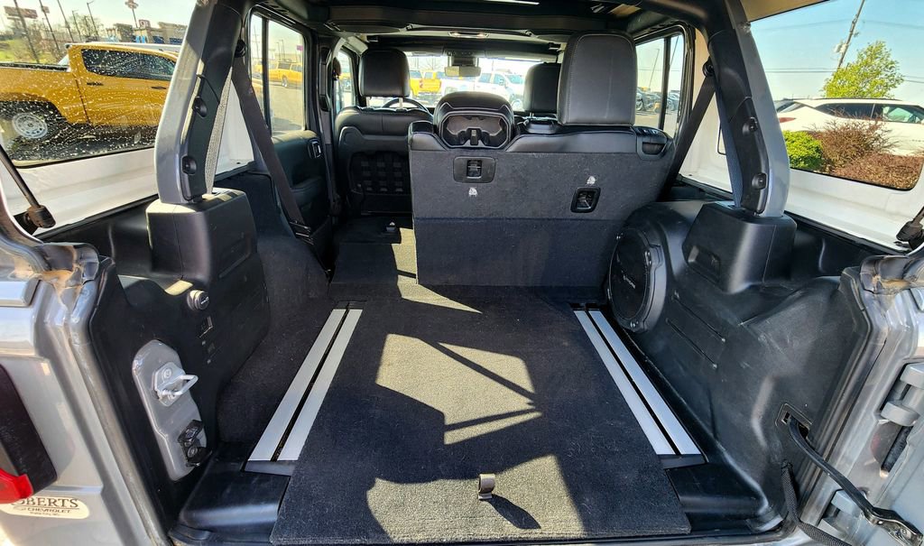 Used 2022 Jeep Wrangler Unlimited Rubicon w/ Trailer Tow Package image 12