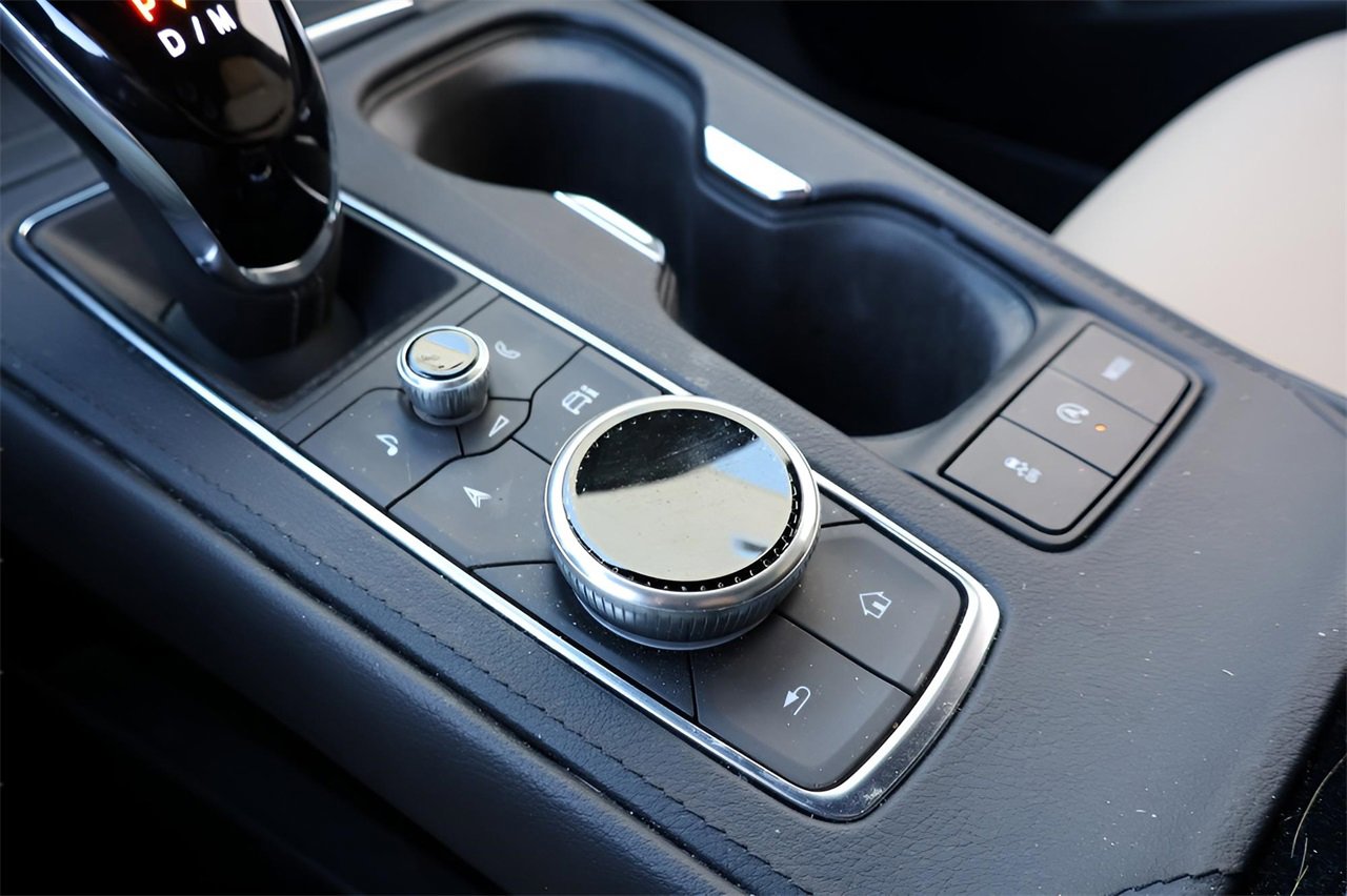 Used 2024 Cadillac XT4 Luxury w/ Cold Weather Package image 27