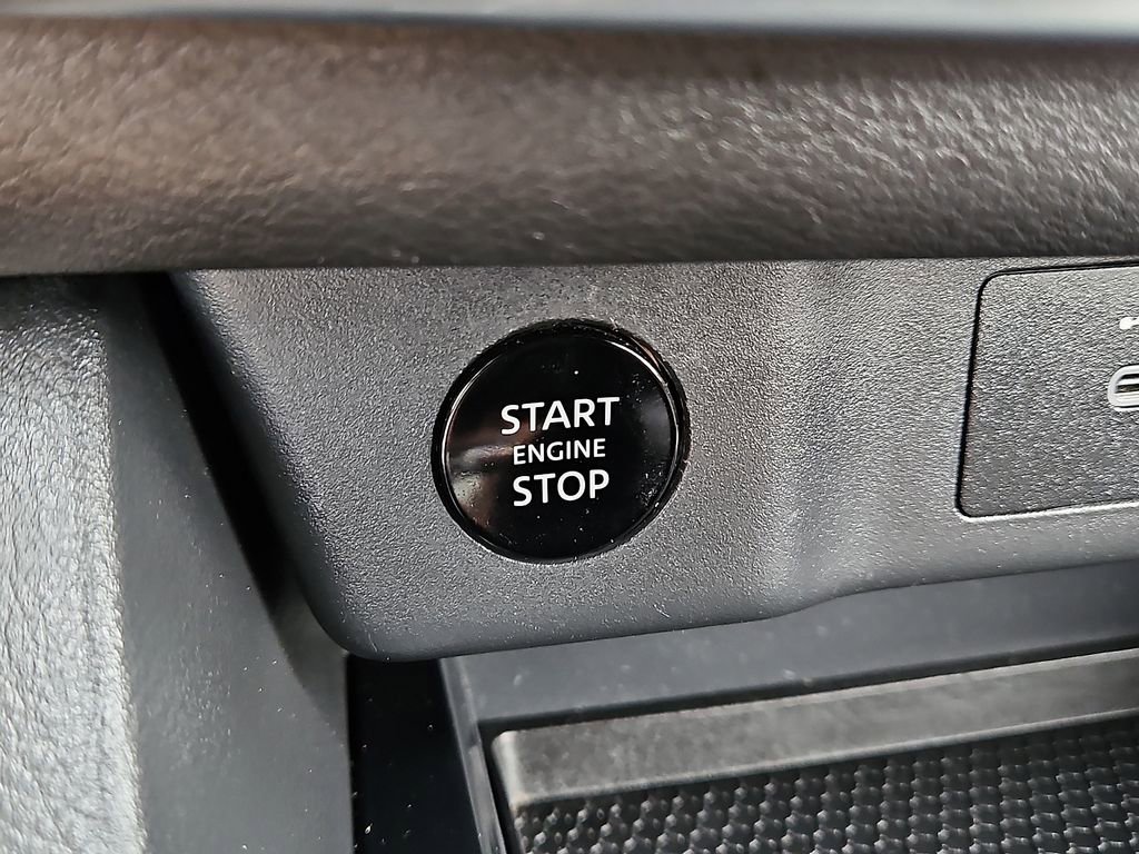 Used 2025 Nissan Rogue SV image 25
