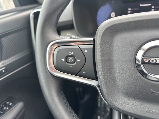 Certified 2025 Volvo XC40 B5 Core image 24