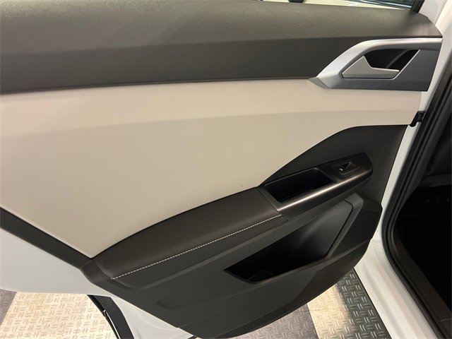 New 2026 Volkswagen Taos SE image 10