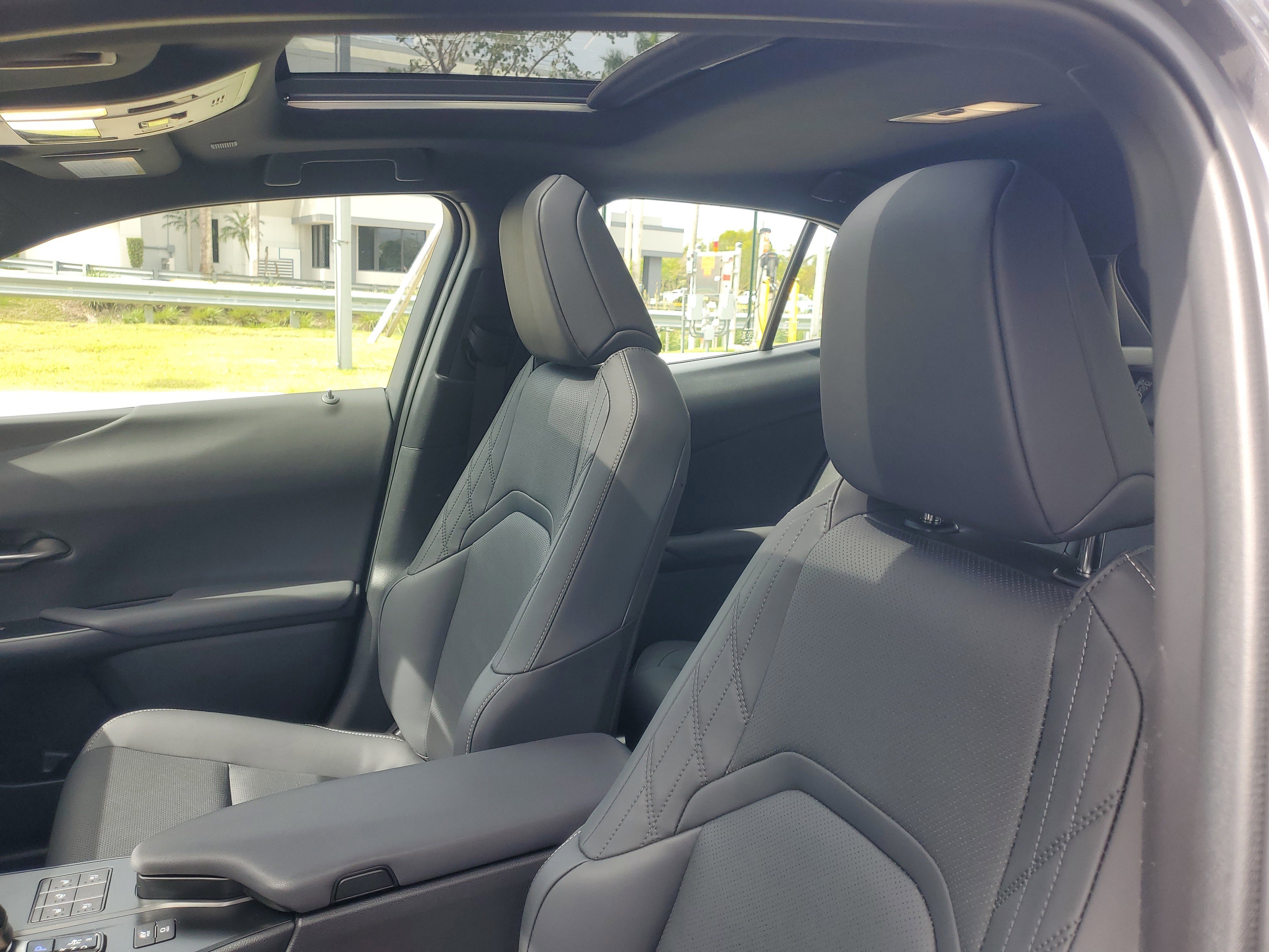 Used 2025 Lexus UX 300h FWD w/ Accessory Package (Z1) image 17