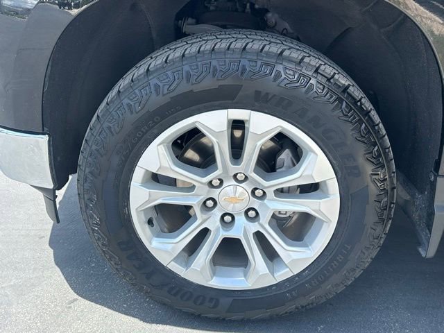 Certified 2022 Chevrolet Silverado 1500 LTZ w/ Technology Package AWD/4WD image 32