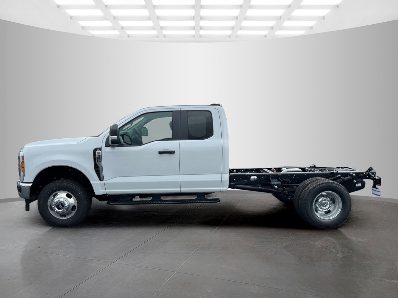 New 2025 Ford F350 XLT w/ XLT Value Package image 7