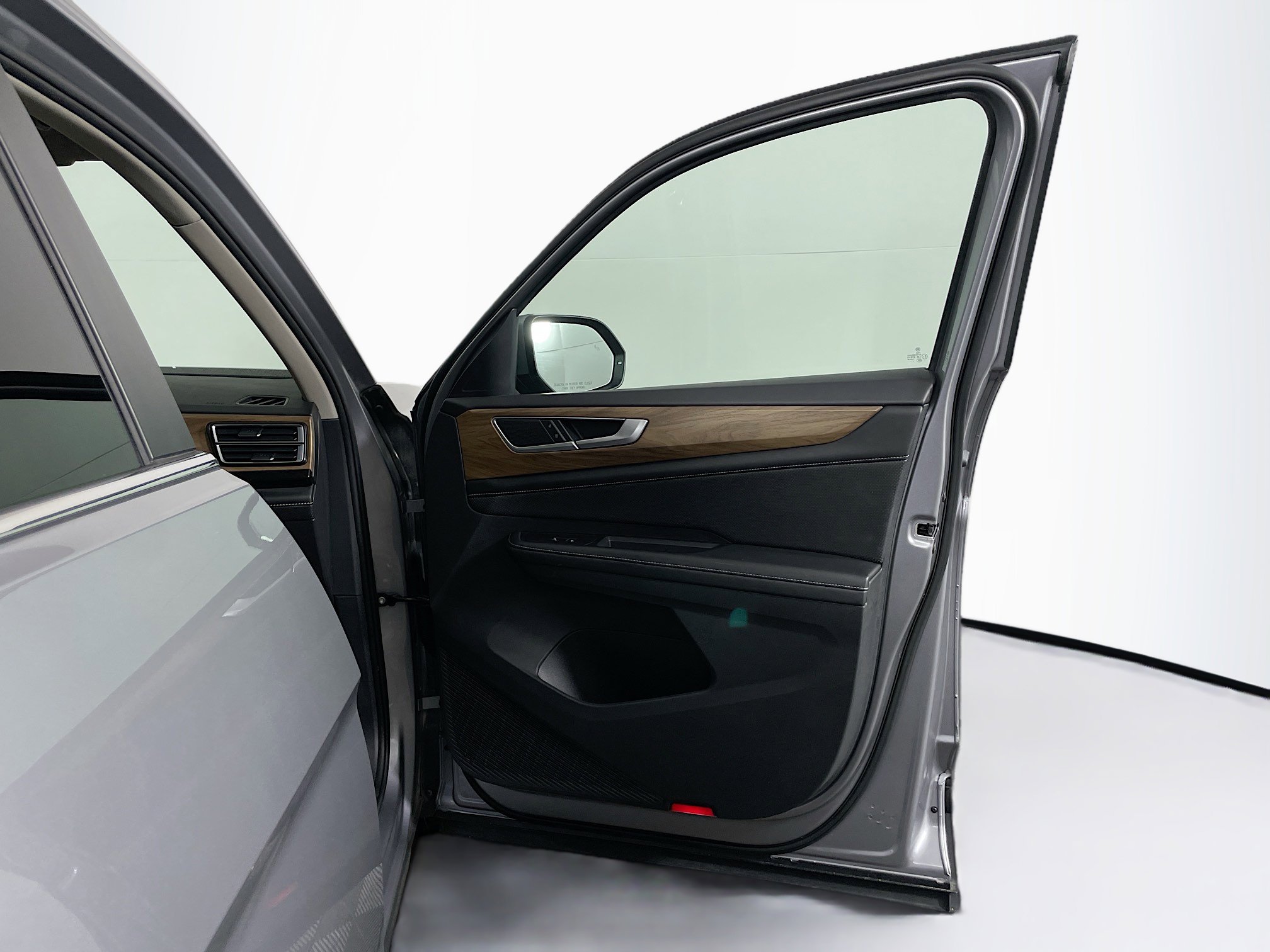 Used 2025 Volkswagen Atlas SE image 32