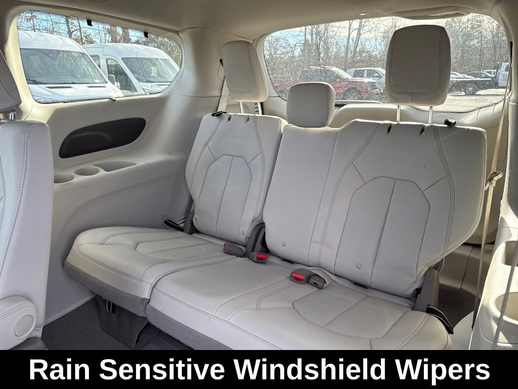 Used 2020 Chrysler Pacifica Touring-L w/ Tire & Wheel Group image 25