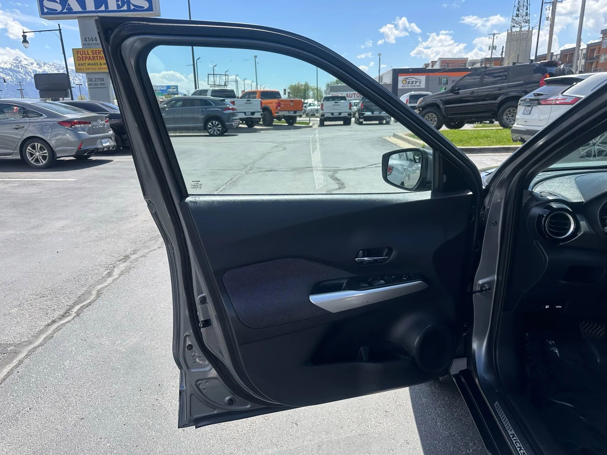 Used 2020 Nissan Kicks SV image 18