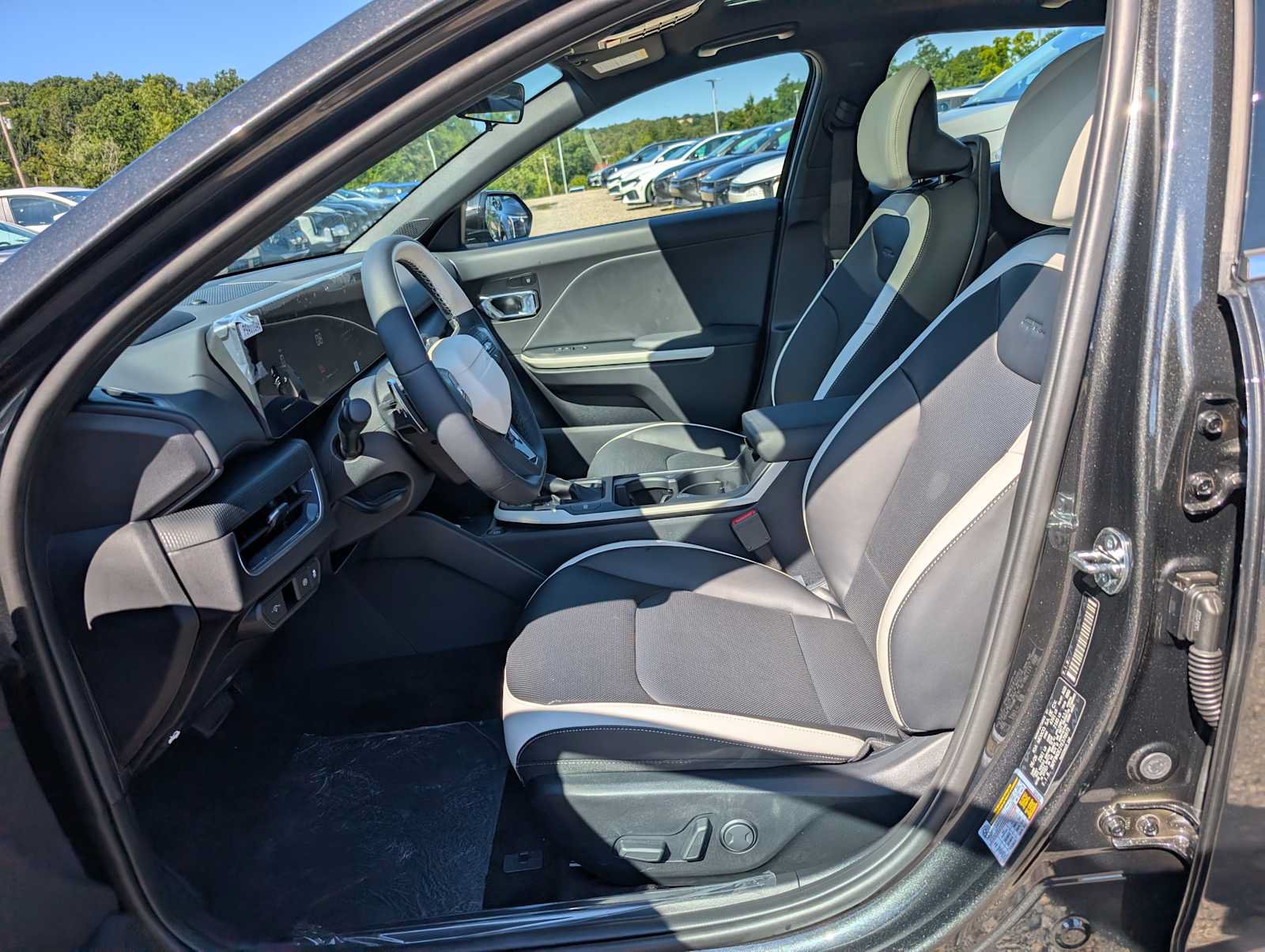 New 2026 Kia K4 GT-Line w/ GT-Line Sunroof Package FWD image 4