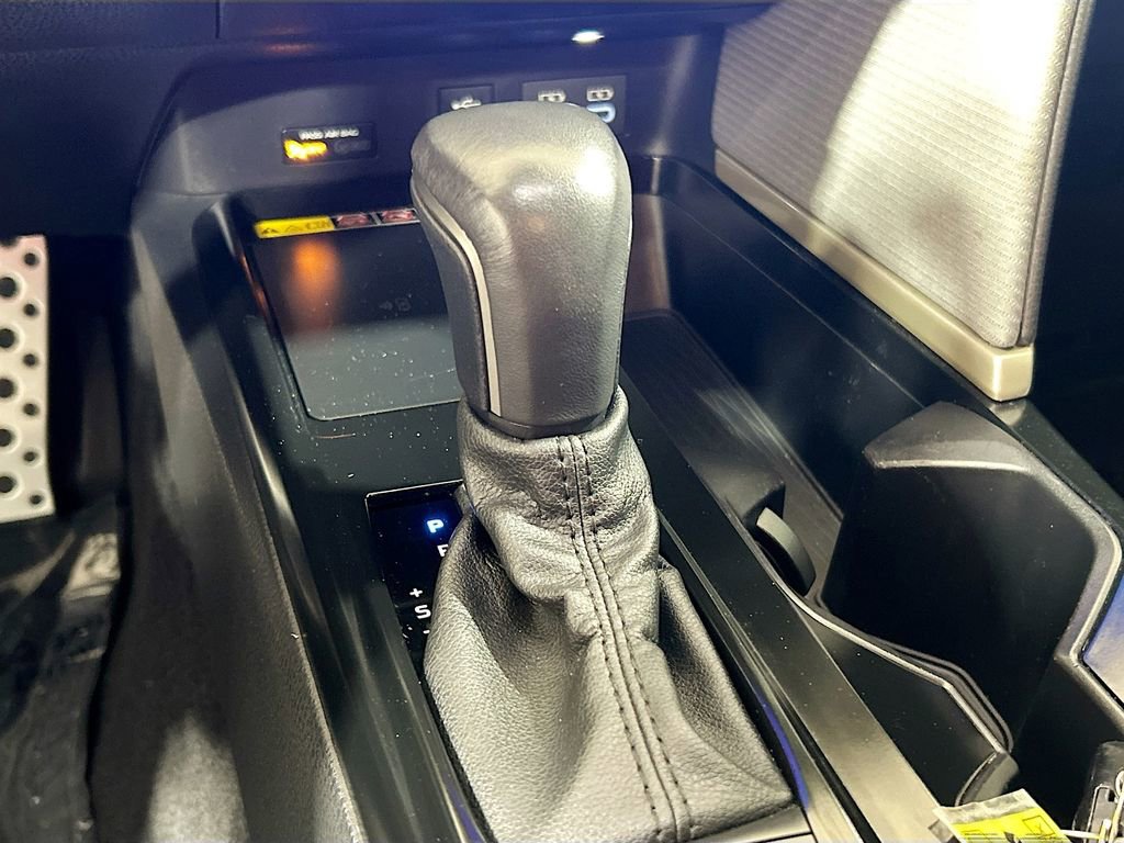 Used 2025 Toyota Camry SE w/ Convenience Package FWD image 14