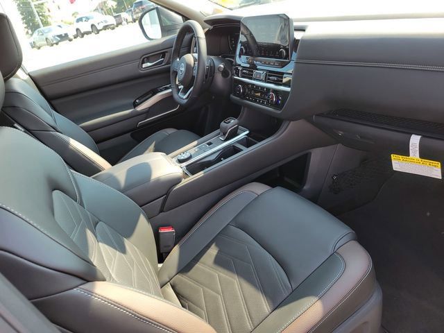 New 2025 Nissan Pathfinder Platinum w/ Cargo Package image 21