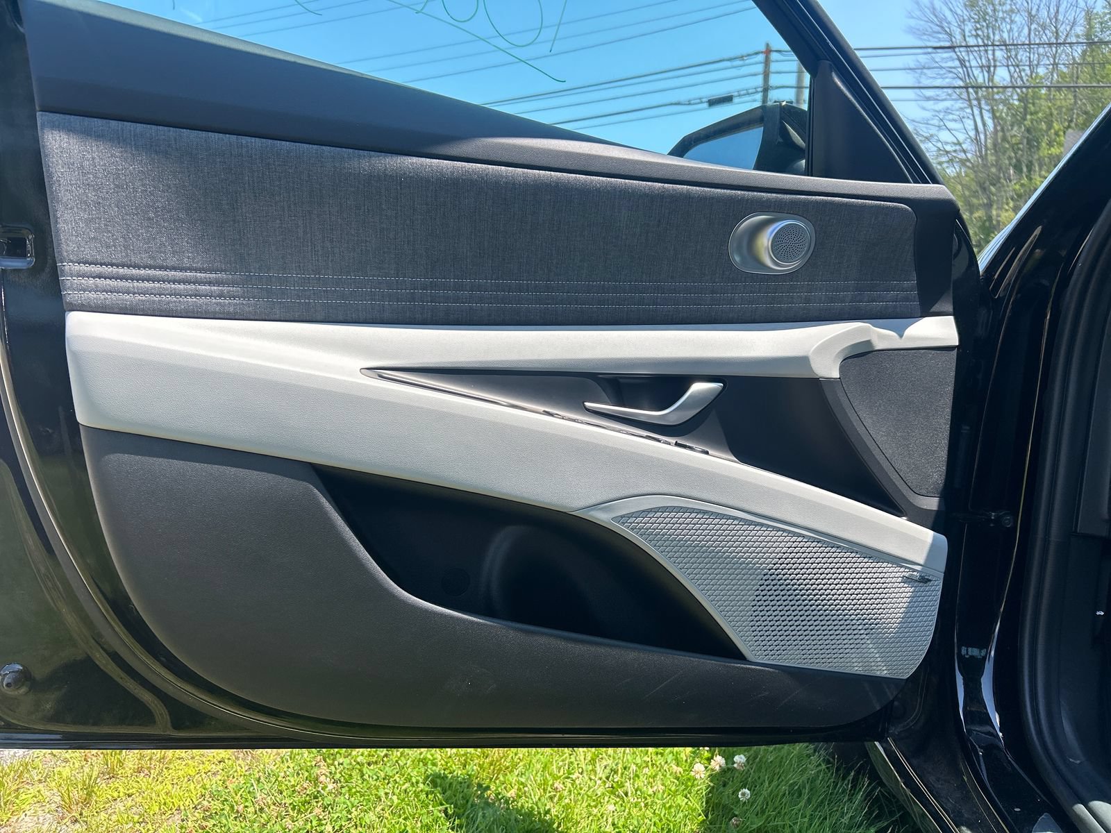 New 2025 Hyundai Elantra Limited FWD image 10