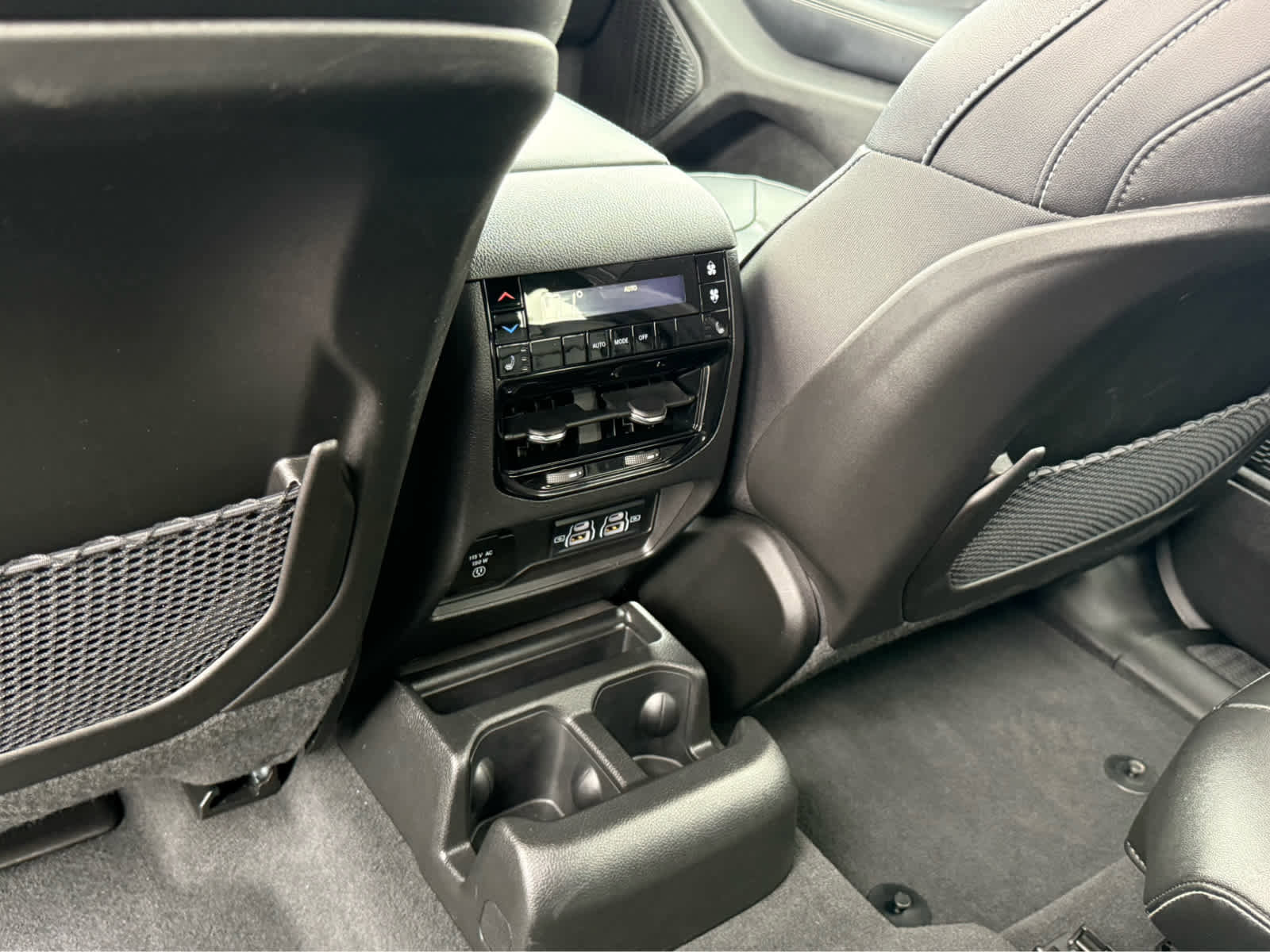 Used 2024 Jeep Grand Cherokee L Limited image 18