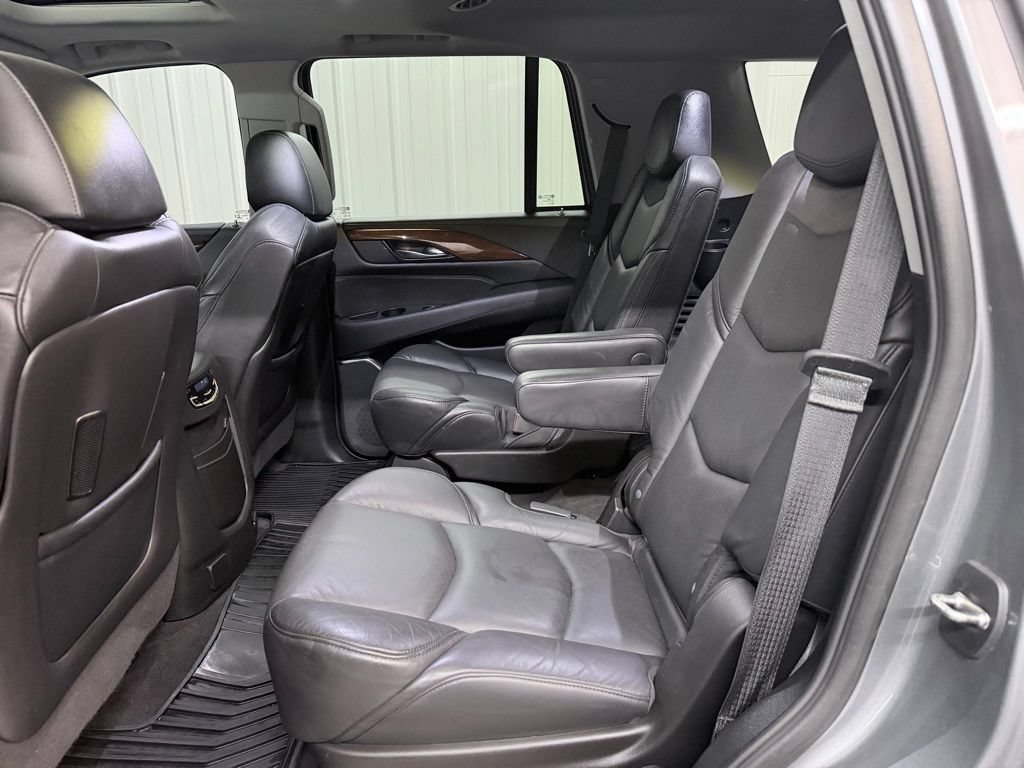 Used 2020 Cadillac Escalade Luxury w/ LPO, Radiant Package AWD/4WD image 31