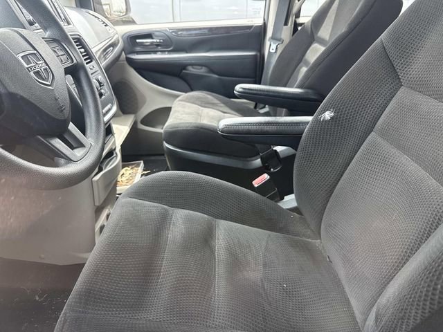 Used 2019 Dodge Grand Caravan SE w/ UConnect Hands-Free Group image 10
