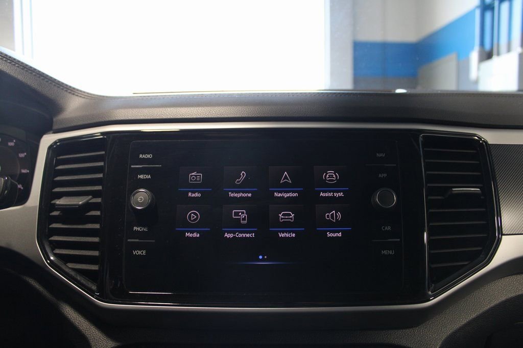 Used 2022 Volkswagen Atlas SEL Premium image 34