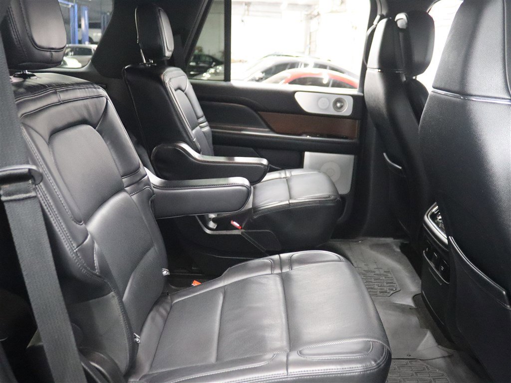 Used 2020 Lincoln Navigator Reserve w/ Luxury Package image 18